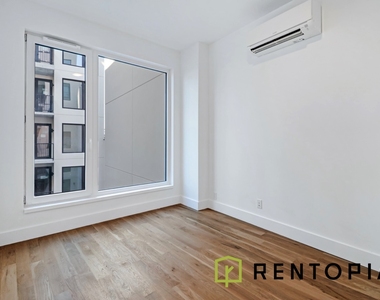 228 Berry Street - Photo Thumbnail 2