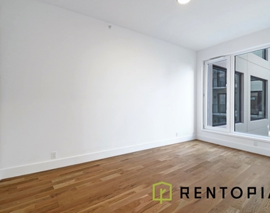 228 Berry Street - Photo Thumbnail 3