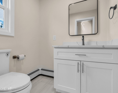814 Dunlewy Street - Photo Thumbnail 7
