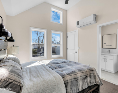 814 Dunlewy Street - Photo Thumbnail 9
