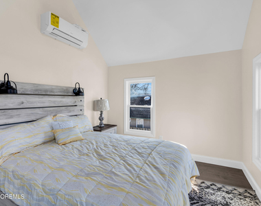 814 Dunlewy Street - Photo Thumbnail 14