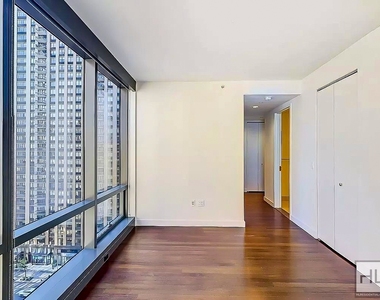 West 67th Street - Photo Thumbnail 4