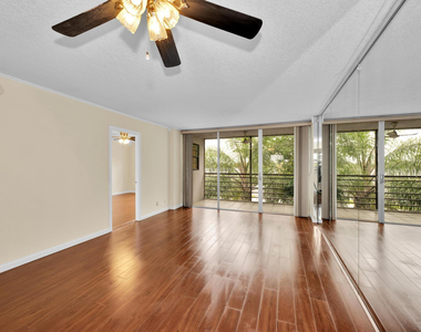 118 Royal Park Drive - Photo Thumbnail 1