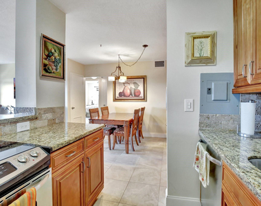 2555 Ne 11th Street - Photo Thumbnail 12