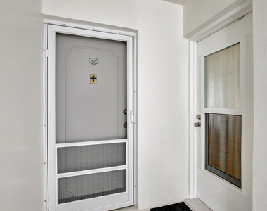 2555 Ne 11th Street - Photo Thumbnail 2