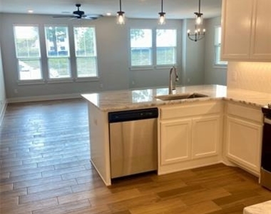 9600 Sullivan Lane - Photo Thumbnail 8