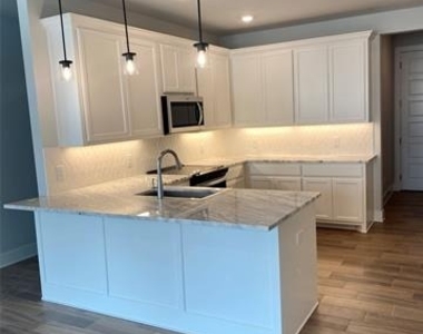 9600 Sullivan Lane - Photo Thumbnail 7