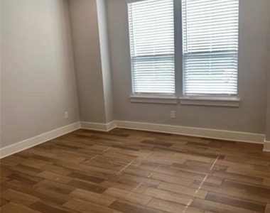 9600 Sullivan Lane - Photo Thumbnail 16
