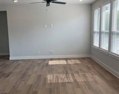 9600 Sullivan Lane - Photo Thumbnail 14