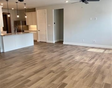 9600 Sullivan Lane - Photo Thumbnail 12