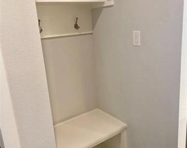 9600 Sullivan Lane - Photo Thumbnail 24