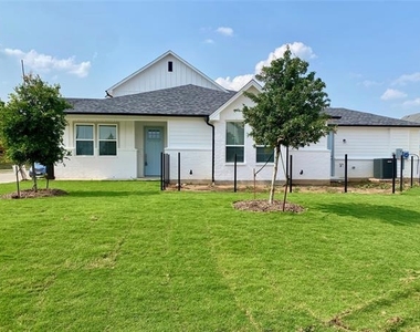 9600 Sullivan Lane - Photo Thumbnail 5