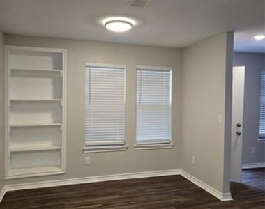 7800 Irish Drive - Photo Thumbnail 1