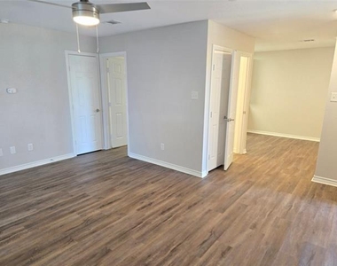 7800 Irish Drive - Photo Thumbnail 28