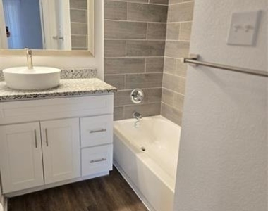 7800 Irish Drive - Photo Thumbnail 14