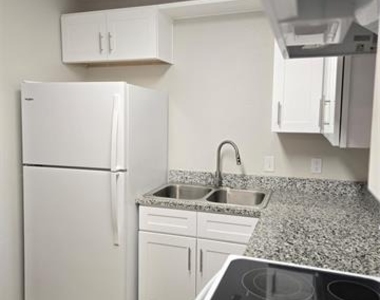 7800 Irish Drive - Photo Thumbnail 5