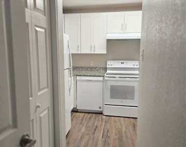 7800 Irish Drive - Photo Thumbnail 9