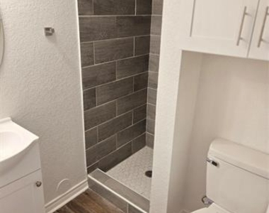 7800 Irish Drive - Photo Thumbnail 21