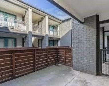 1925 Moser Avenue - Photo Thumbnail 17