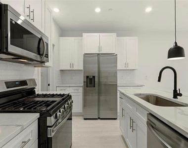 7207 Mohawk Drive - Photo Thumbnail 10