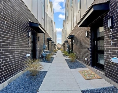 7207 Mohawk Drive - Photo Thumbnail 2