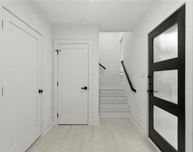 7207 Mohawk Drive - Photo Thumbnail 4