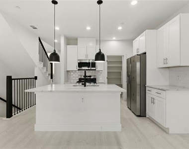 7207 Mohawk Drive - Photo Thumbnail 8