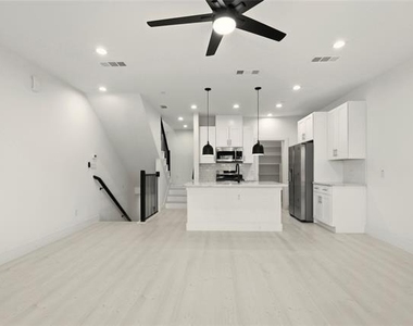 7207 Mohawk Drive - Photo Thumbnail 6