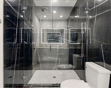 7207 Mohawk Drive - Photo Thumbnail 14