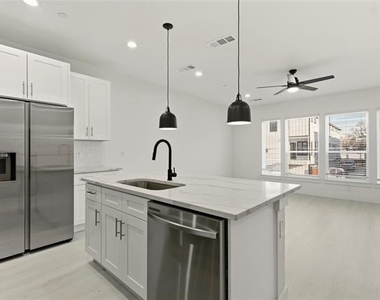 7207 Mohawk Drive - Photo Thumbnail 9