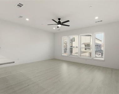 7207 Mohawk Drive - Photo Thumbnail 5