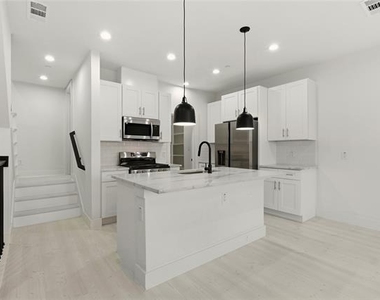 7207 Mohawk Drive - Photo Thumbnail 7