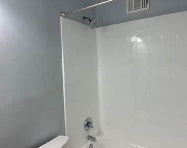 425 S Oak Street - Photo Thumbnail 16