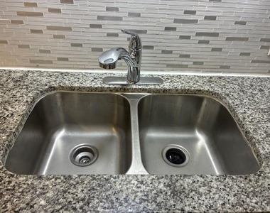 425 S Oak Street - Photo Thumbnail 12