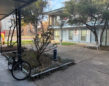 425 S Oak Street - Photo Thumbnail 19