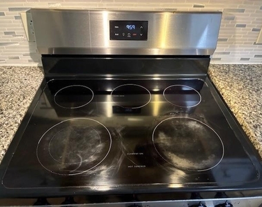 425 S Oak Street - Photo Thumbnail 11