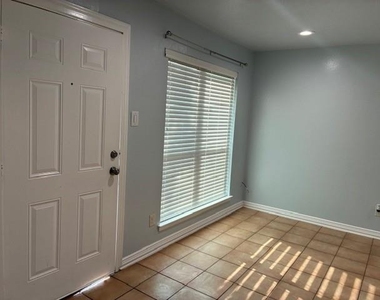 425 S Oak Street - Photo Thumbnail 9