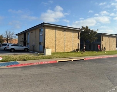 425 S Oak Street - Photo Thumbnail 21