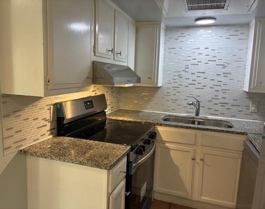 425 S Oak Street - Photo Thumbnail 10