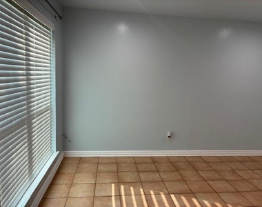 425 S Oak Street - Photo Thumbnail 13