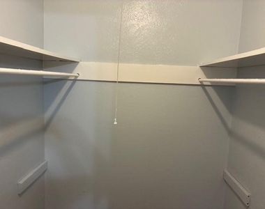 425 S Oak Street - Photo Thumbnail 17