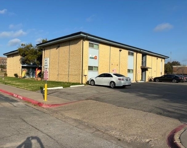 425 S Oak Street - Photo Thumbnail 22
