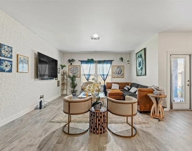 11321 Pecan Creek Drive - Photo Thumbnail 2