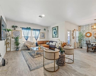 11321 Pecan Creek Drive - Photo Thumbnail 3