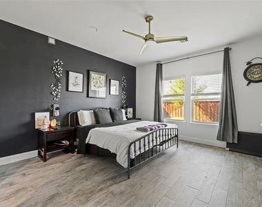 11321 Pecan Creek Drive - Photo Thumbnail 6