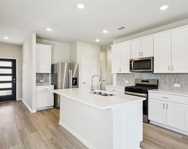 808 Leavenworth Drive - Photo Thumbnail 3