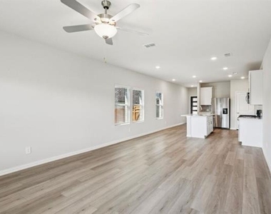 808 Leavenworth Drive - Photo Thumbnail 6