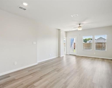 808 Leavenworth Drive - Photo Thumbnail 7