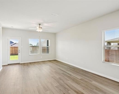 808 Leavenworth Drive - Photo Thumbnail 11