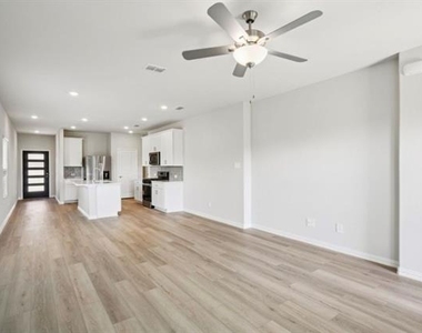 808 Leavenworth Drive - Photo Thumbnail 5